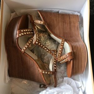 New in box Michael Kors wedge in luggage